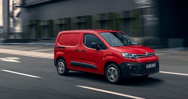 Citroen Berlingo driving in the city